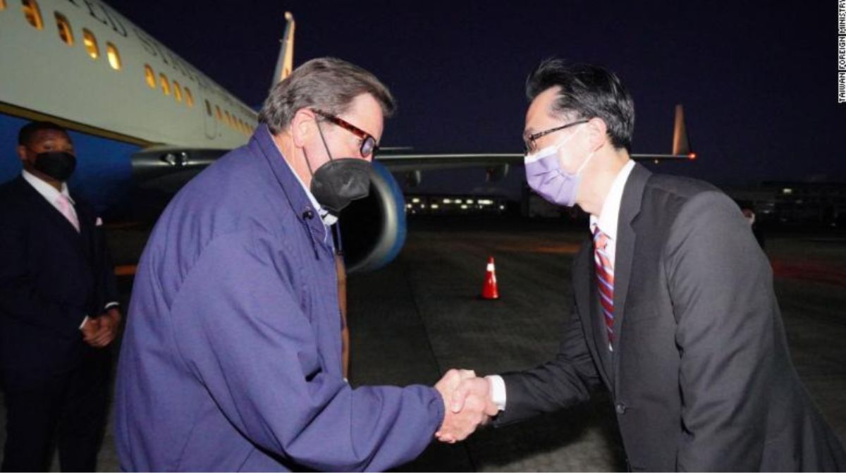 Еще один сенатор из США посетил Тайвань без объявления