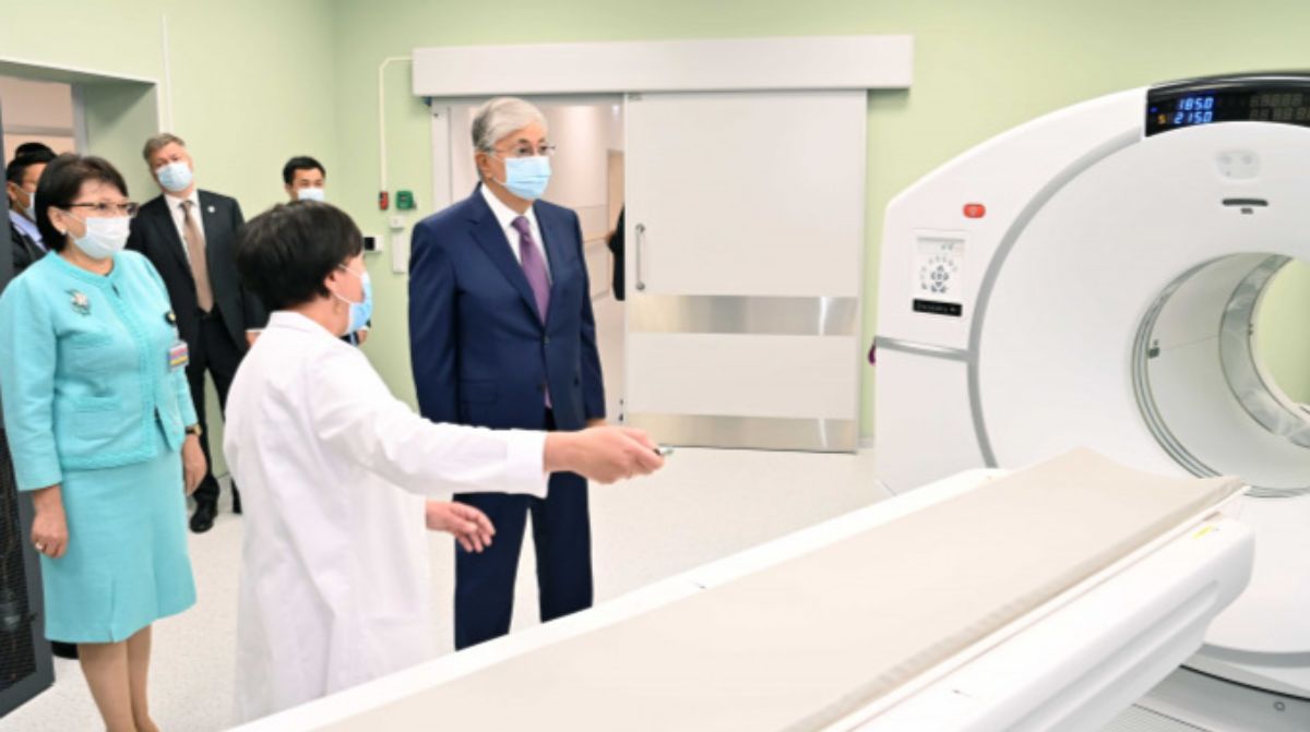 Токаев посетил Центр ядерной медицины