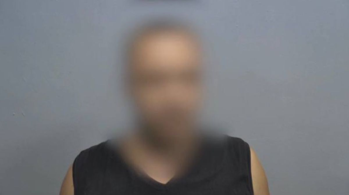 В Алматы мужчина избил девушку на улице, потому что хотел познакомиться