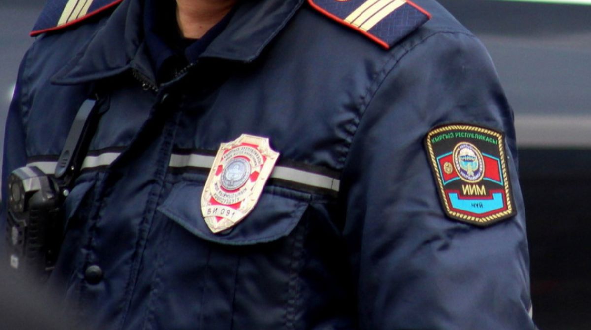 Казахстанца задержали за избиение полицейского в Бишкеке