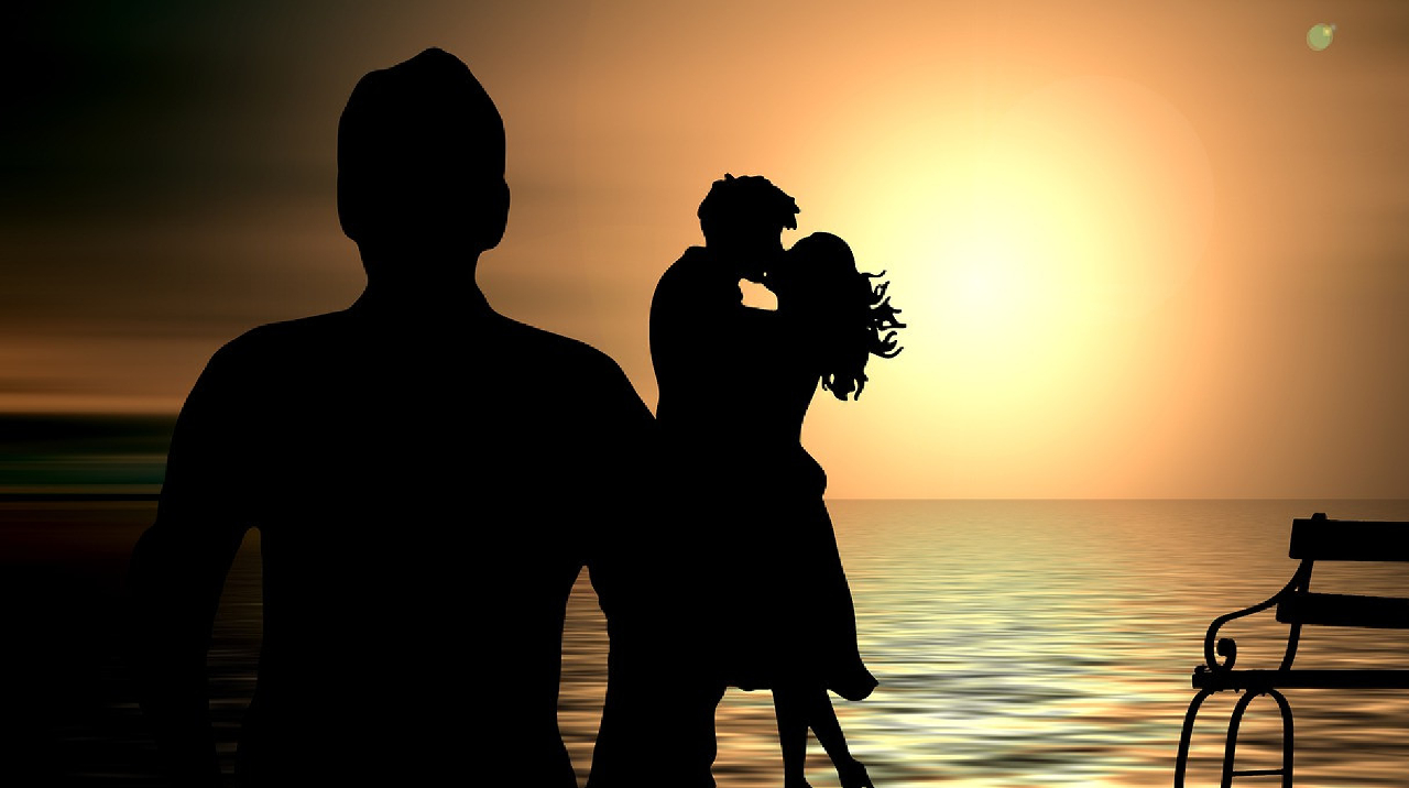 Әйелі үйде куннилингусты жақыннан бақылайды