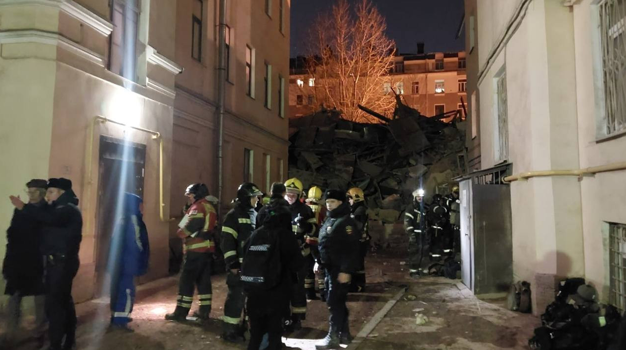 Шестиэтажный жилой дом обрушился в центре Петербурга