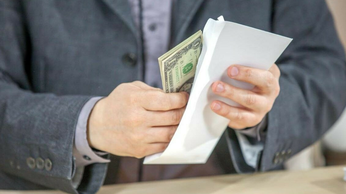 Қыз жігітті есекпен трахает (фото)