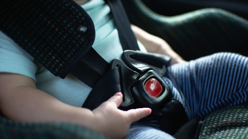 В Жетысае родители бросили детей в запертой машине при 32-градусной жаре