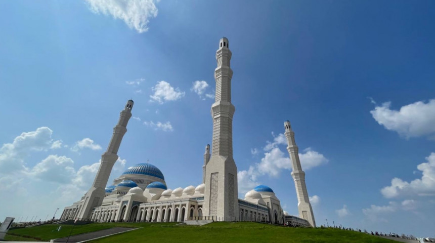 "Только бизнес": зачем и для кого построили самую большую мечеть в Центральной Азии