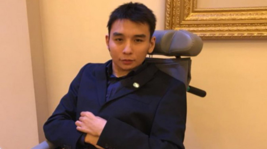 FlyArystan отказалась брать инвалидную коляску советника акима в багаж