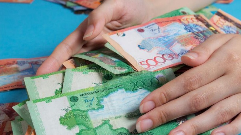 У мужчин зарплаты на треть выше, чем у женщин в Казахстане