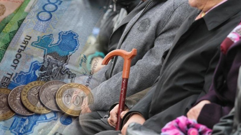 В Казахстане снизили пенсионный возраст для женщин до 61 года