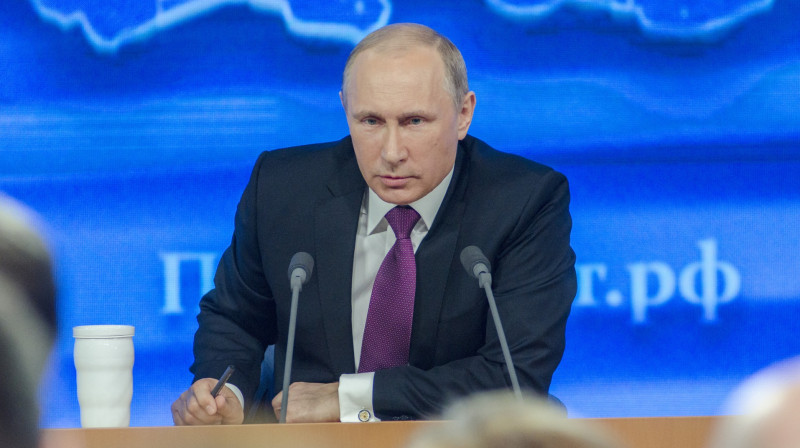 Российские депутаты потребовали обвинить Путина в госизмене