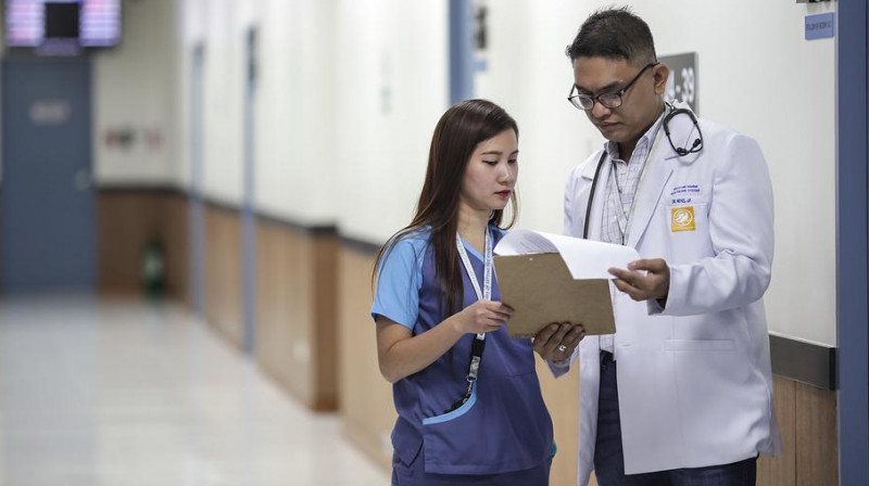 Минздрав не собирается отказываться от медстрахования, но и добровольное вводить не спешит