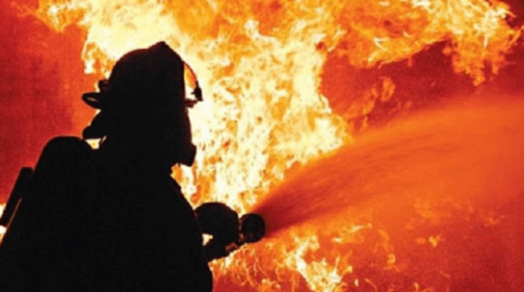 В Туркестанской области возник пожар. Местная жительница предполагает, что это был поджог