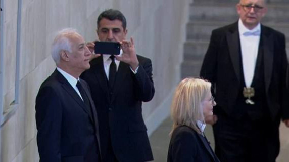 Президент Армении сфотографировался у гроба Елизаветы II, возмутив британцев