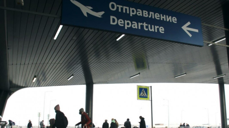 Закрыть границу мы не можем: россияне массово раскупают билеты в Казахстан