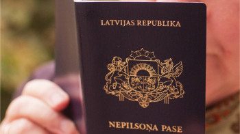 Латвия лишит вида на жительство россиян, не знающих государственного языка