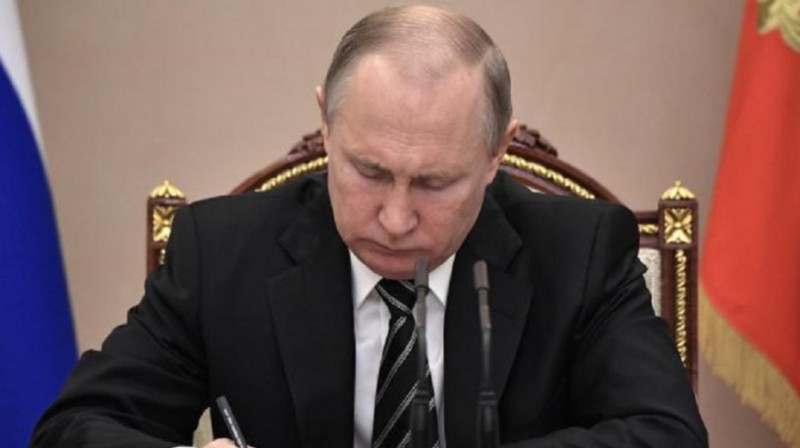 Путин подписал закон о наказании за отказ от участия в войне