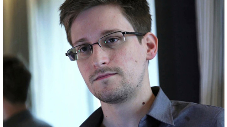 Бывший агент нацбезопасности США Эдвард Сноуден получил российское гражданство