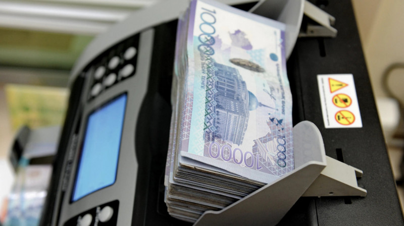 Аналитики считают, что зарплаты казахстанцев растут быстрее инфляции