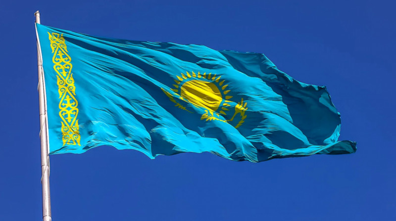 Казахстан делает вид, что занят, пока все бьют друг другу морды - политолог