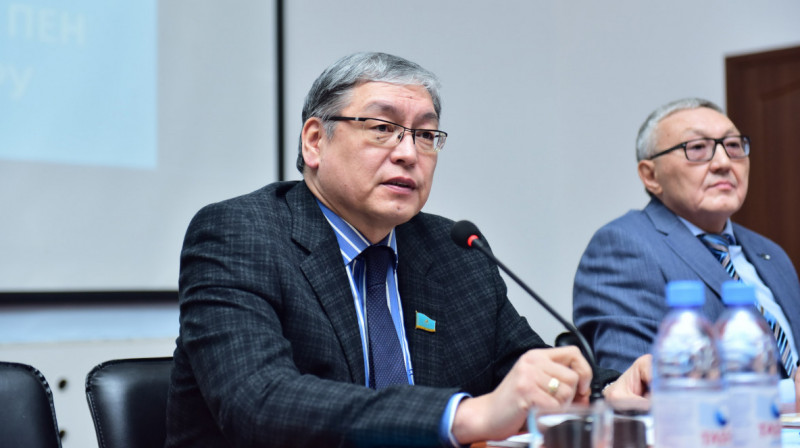 Министр юстиции невнятно ответил, может ли Токаев выдвигаться от нескольких организаций