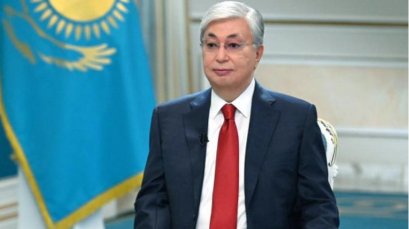 Почему Токаев не будет сдавать экзамен на знание казахского языка