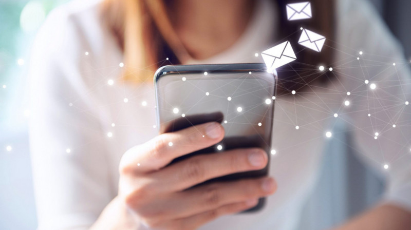 В МВД объяснили, кто и зачем получает SMS от ведомства