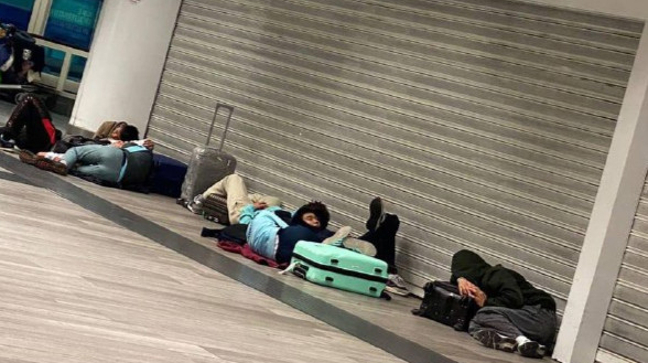Казахстанские спортсмены ночевали на полу в аэропорту Испании