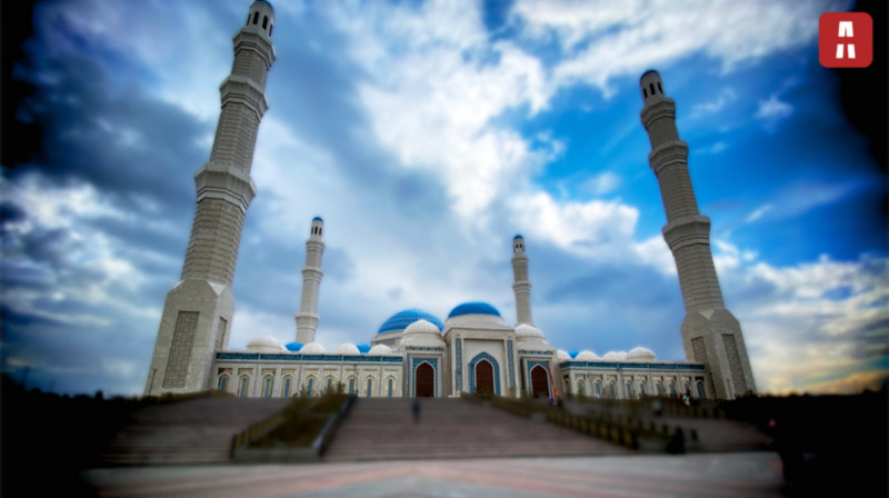 Самая большая мечеть в Средней Азии выполнена в тенгрианских орнаментах