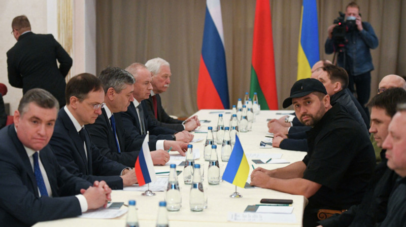 Россия и Украина почти подписали мирный договор, но передумали - Глава МИД Беларуси