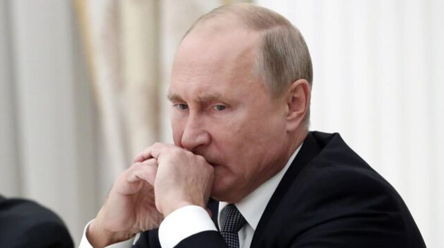 "Путин потечет, если прислонить батарею": как президент РФ пытается скрыть старость