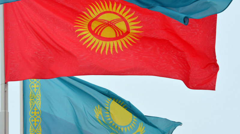 Партнеры так не поступают: кыргызстанский политолог обвинил Казахстан из-за фейка