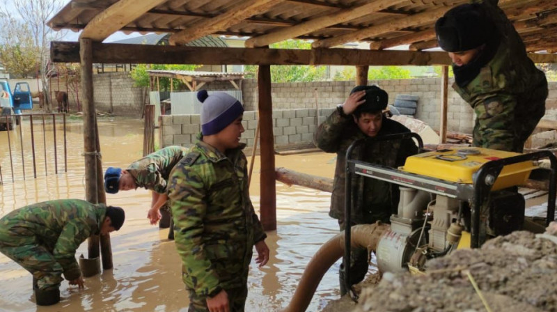 Ребенок утонул в яме с дождевой водой в Туркестанской области