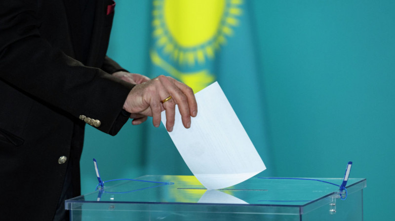 Токаев наградит кандидата, который займет второе место на выборах в президенты – политолог