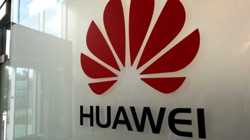 Huawei перевозит своих сотрудников из России в Казахстан и Узбекистан