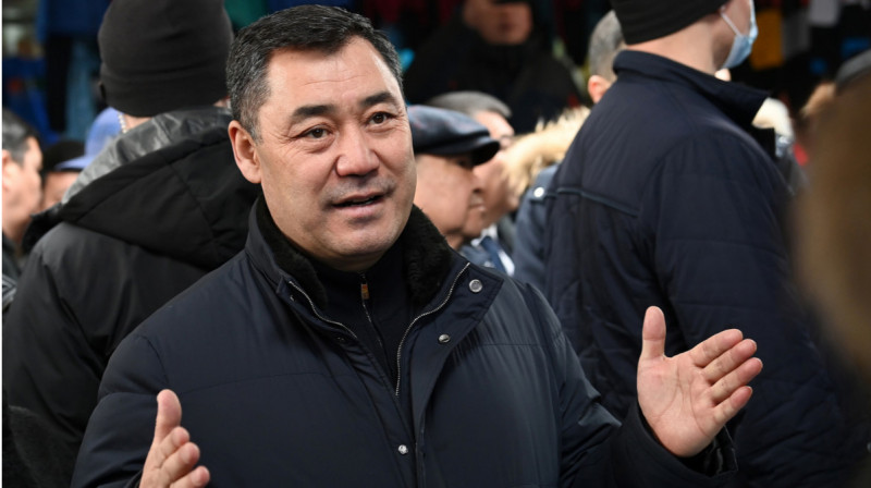 Оператор Токаева забрал куртку президента Кыргызстана Садыра Жапарова