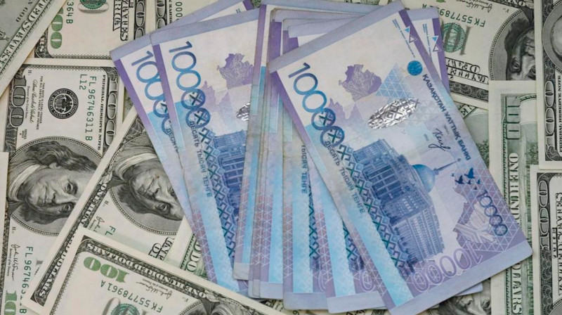 Тенге впервые за 2022 год укрепился к трем основным иностранным валютам