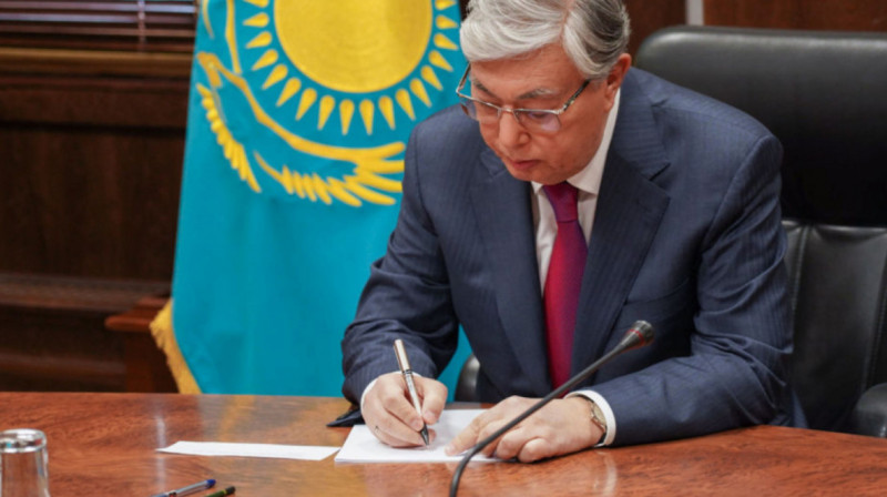 Токаев ратифицировал договор о делимитации казахстанско-туркменской границы на Каспийском море
