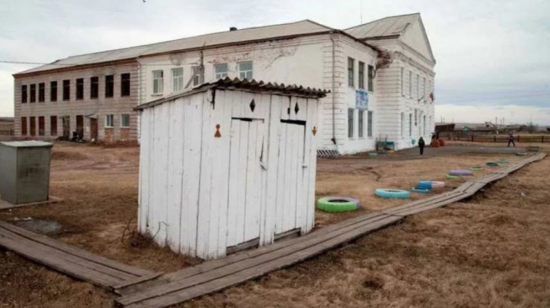 В Казахстане ищут самый худший школьный туалет