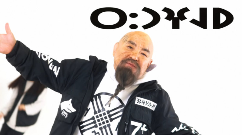 Казахстанский дедушка начал читать рэп и снимать клипы