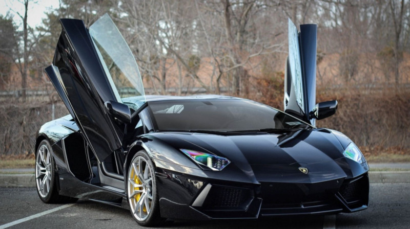 В Астане госорган хотел ремонтировать Lamborghini вместо трактора