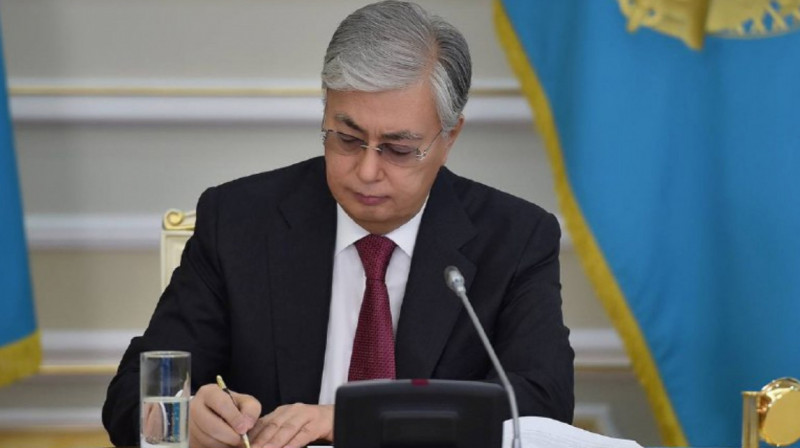 Изменения в Конституцию: Токаев подписал несколько важных законов