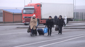 Количество въезжающих в Казахстан россиян вернулось к обычному уровню