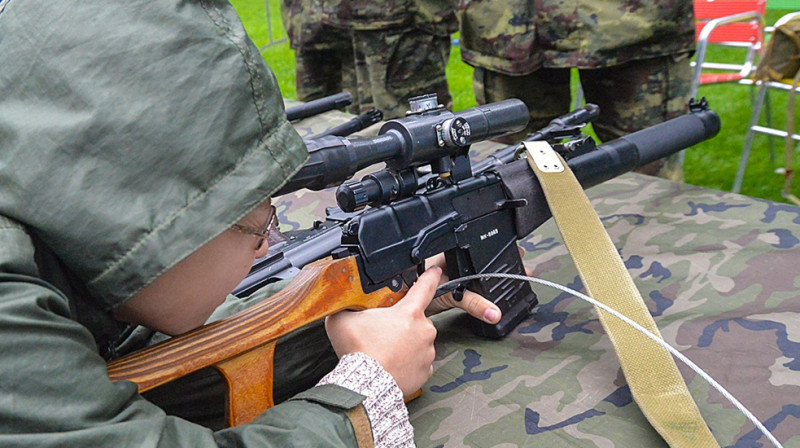 Российских школьников хотят учить военному ремеслу