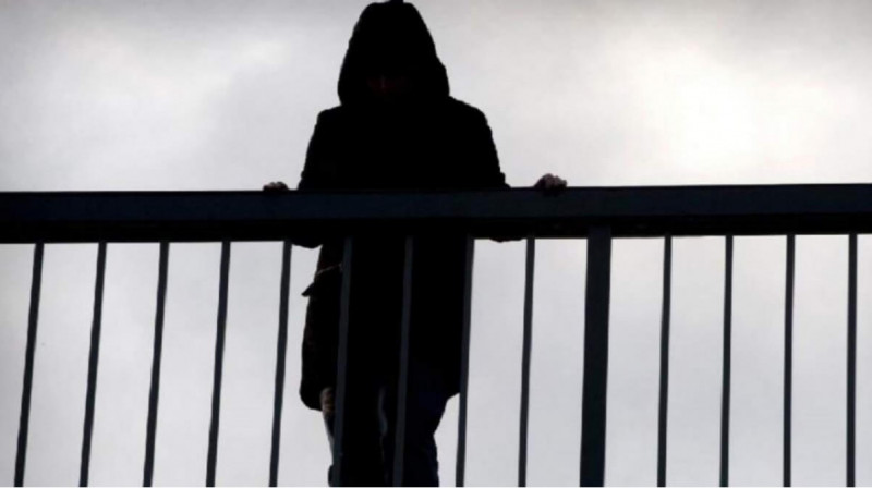 В Алматы беременная девушка спрыгнула с восьмого этажа