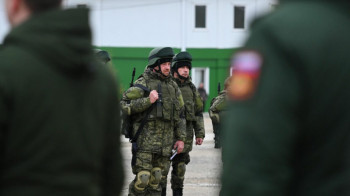 На границе с Украиной жены мобилизованных грозятся отправиться на фронт вызволять своих мужей