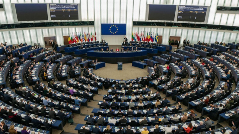 Европарламент хочет признать Россию страной-террористом