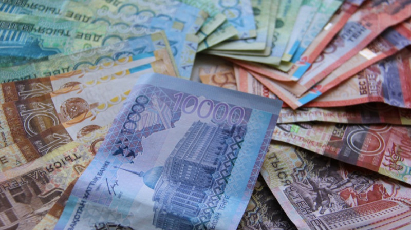 Сколько зарабатывают члены кабмина в Казахстане