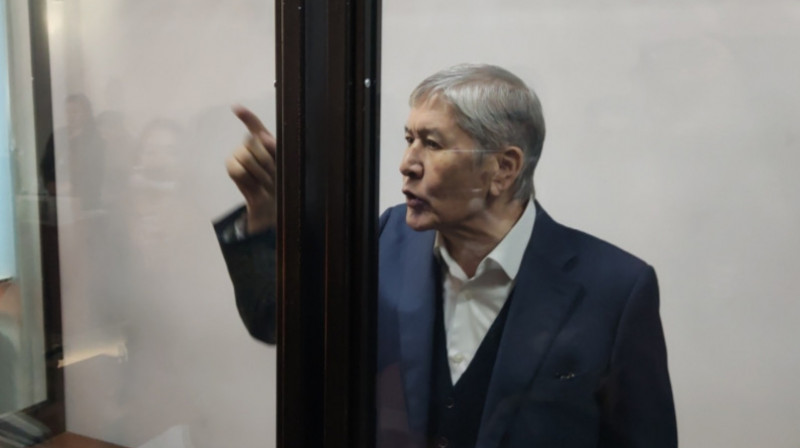 Дело о событиях в селе Кой-Таш: Алмазбек Атамбаев назвал судью и прокурора уродами