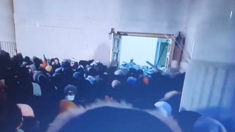 В сети появилось видео штурма правительства Монголии