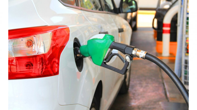 В Астане автогаз начали отпускать по талонам