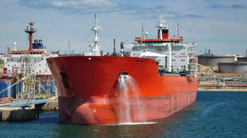 В проливах Турции застряли танкеры с миллионами баррелей нефти из Казахстана